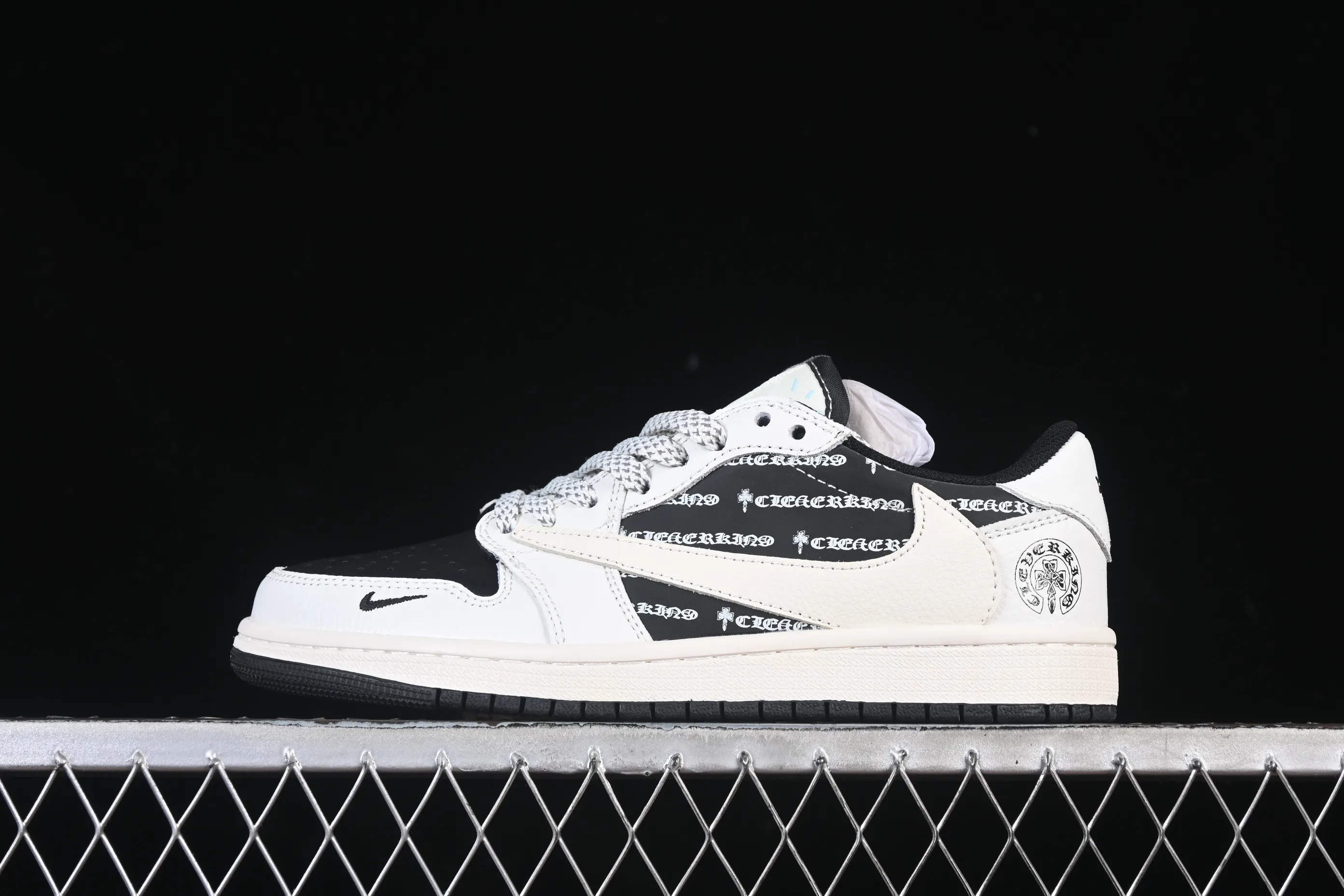 All categories Air Jordan Jordan series basketball shoes Air Jordan 1 Low high-end customized low-top sneakers Travis Scott x Fragment Design x Air Jordan 1 Low OG SP AJ1 Joe 1 Crow Heart joint black and white letters low-top cultural casual sneakers DZ5899-010